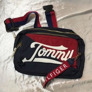 -VINTAGE STYLE TOMMY HILFIGER FANNYPACK-